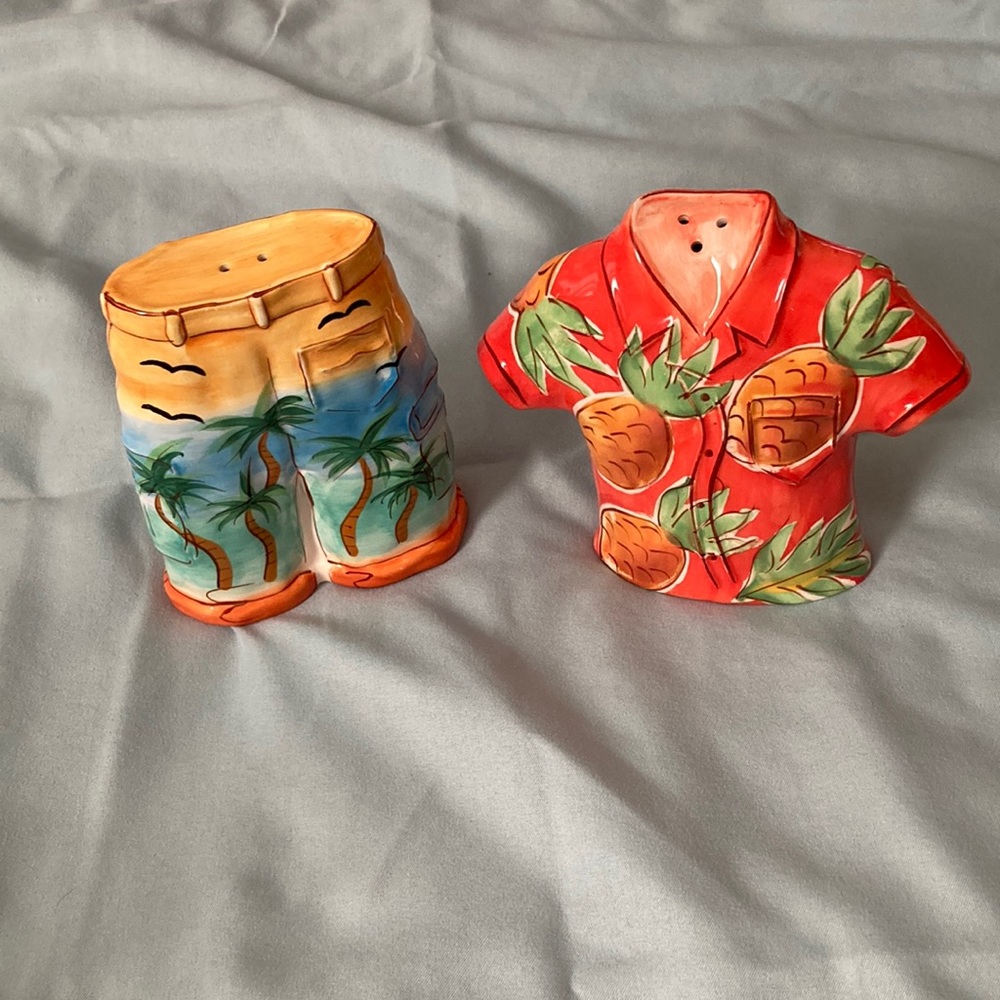 Tropical salt & pepper shakers